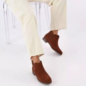 Clarks Women's 6.5‎ M Trish Chelsea Suede Mahogany Fall Ankle Boots NEW